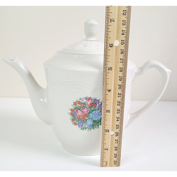 Vintage Spring Meadow Ceramic Teapot Floral Design Microwave & Dishwasher Safe - Picture 9 of 10